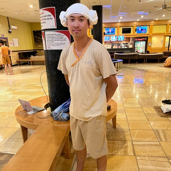 Meet your Posher - Picture 13 of 16